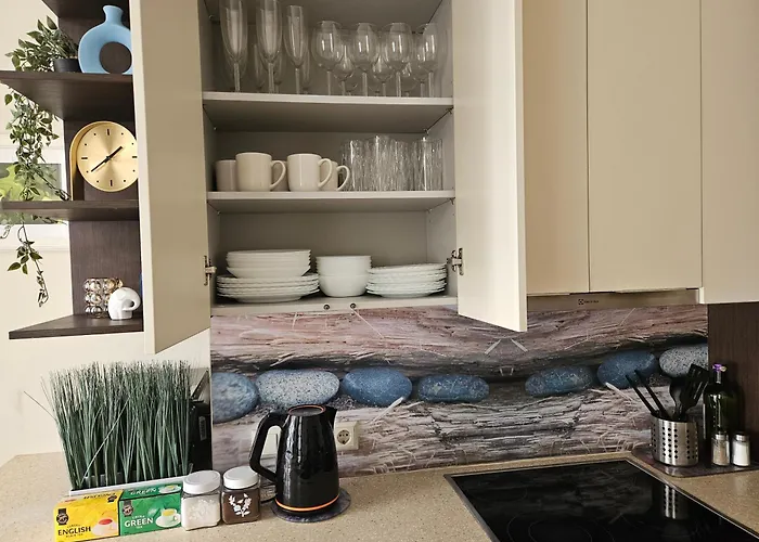 Dzīvoklis Avocado Old Town 2br Spacious Near Dome Square Riga